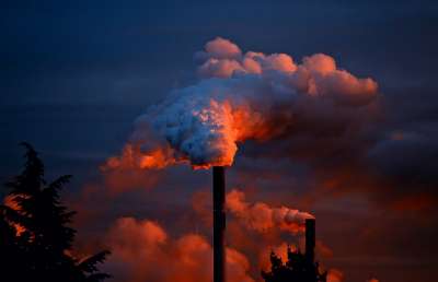 Сейчас власти ведут переговоры с крупными химическими заводами о заключении соглашений, регламентирующих соблюдение экологических требований. Иллюстрация pixabay.com