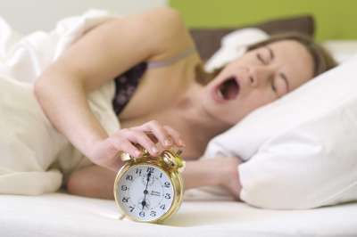 Недостаток сна приводит к нарушению гидратации. Begsteiger/McPhoto/Capital Pictures/ Legion-Media.ru