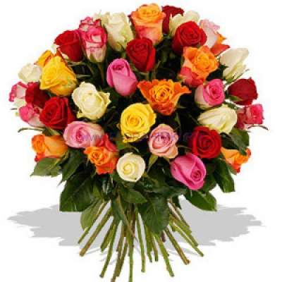 Разве искусственные цветы могут быть такими же прекрасными , как это букет из роз разного цвета. Фото www.florahimki.ru