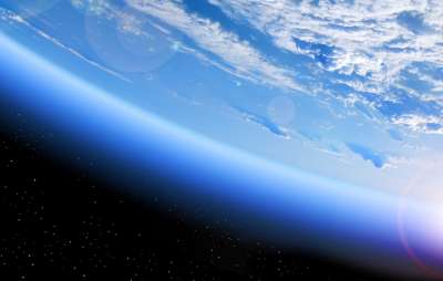 Озоновый слой вместе с кислородом защищает Землю от жёсткого ультрафиолетового излучения. Фото: studio023 / Depositphotos