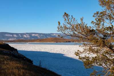 Законопроект об охране озера Байкал будет подготовлен в течение текущей весенней сессии и внесен в Госдуму уже летом этого года. Фото: Владимир Смирнов/РИА Новости
