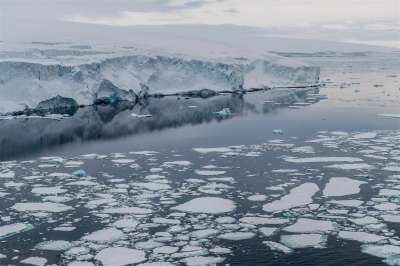 Активное таяние ледников не может не сказаться на всей экосистеме арктики, в частности и на процессах геологических. Фото Н.Гернета