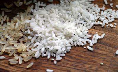 Пользы в шлифованном рисе практически нет, в нем содержатся только углеводы, а в нешлифованном, наоборот, содержатся витамины, минеральные вещества, микроэлементы, ферменты.