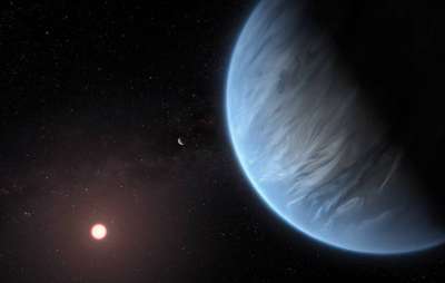 Она в 8 раз тяжелее и вдвое больше Земли, и, тем не менее, на ней может существовать жизнь. Звезда K2-18 и планета K2-18b. Иллюстрация EPA-EFE/ESA/Hubble, M. Kornmesser
