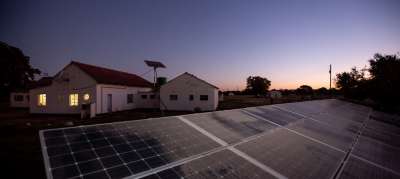 Солнечные батареи в сельской больнице. Фото: ПРООН