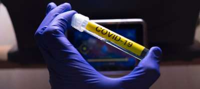 Над вакциной от COVID-19 работают тысячи ученых в разных странах. Важно, чтобы будущая вакцина была доступна всем, кто в ней нуждается, а не только избранным. Фото: ООН/Л. Фелипе
