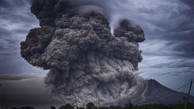  Причиной климатической катастрофы могли стать извержения вулканов. Иллюстрация: pixabay.com