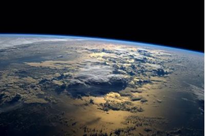 Бурная деятельность человека на планете буквально сдвигает полюса Земли. Фото: NASA
