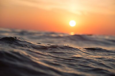 Ученые Австралии обнаружили отток пресной воды к полюсам из-за изменения климата.