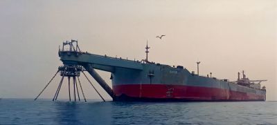 Нефтяной танкер Safer пришвартован у западного побережья Йемена в Красном море. Фото Холм Ахдар.