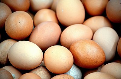 По мнению кардиолога, пользу могут прнести обычные куринные яйца.