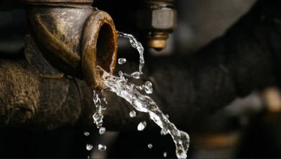 Сточные воды — это талые остатки дождя, а также воды от полива участков и бытовые. Их отводят по специальным трубам и должны проходить систему очистки.