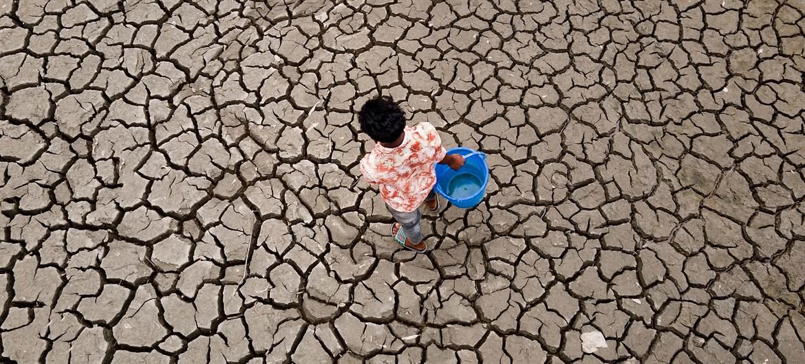Из-за изменения климата на планете все чаще регистрируют экстремальные погодные явления, включая сильнейшие засухи. Фото: ВМО/М.А.Хоссейн.