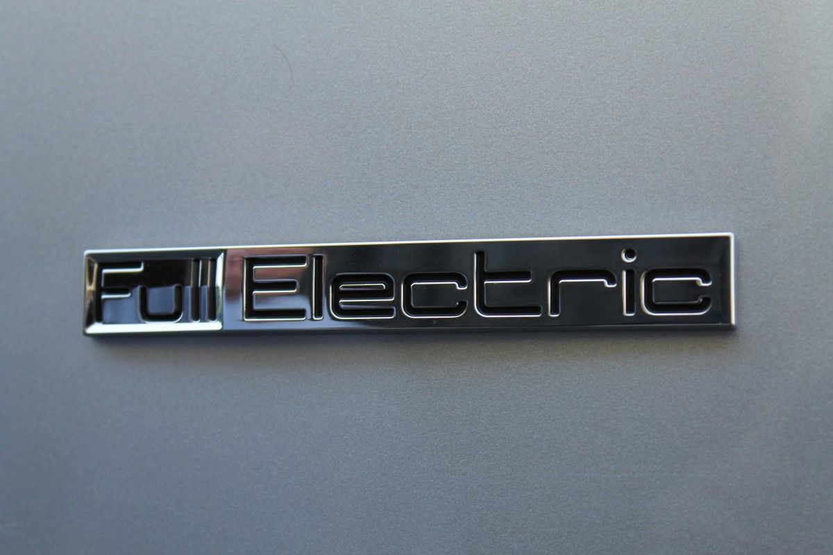 Поправками предлагается ввести новые понятия "гибридный автомобиль" и "электромобиль".