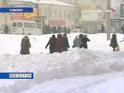 В Самаре власти призывают население к помоще в уборке снега. Фото: Вести.Ru