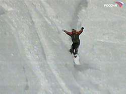 Москвичка спровоцировала сход лавины под Сочи, решив прокатиться на сноуборде по нетронутому снегу. Фото: Вести.Ru