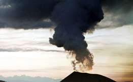 Вулкан Эбеко около Северо-Курильска. Фото: РИА Новости