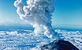 Действующий вулкан на Камчатке. Фото: РИА Новости