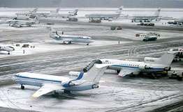 Начавшийся в Москве снегопад пока не осложнил работу аэропортов. Фото: РИА Новости