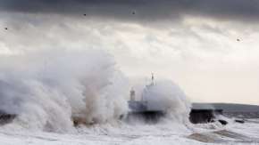 &quot;Густав&quot; может стать ураганом пятой категории опасности. Фото: REUTERS/Eddie Keogh