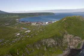Вид на портовую часть Северо-Курильска, тут находился весь город до цунами 1952 года. Фото: Википедиа