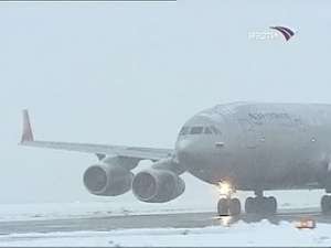 Начавшийся в субботу вечером в столице снегопад пока не повлиял на работу московских аэропортов. Фото: Вести.Ru