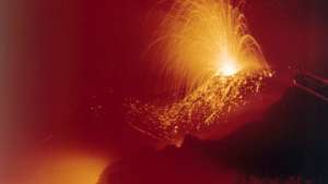 Со склона вулкана Шивелуч непрерывно сходят раскаленные лавины. Фото: РИА Новости