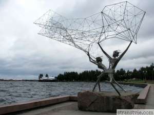 Скульптура &quot;Рыбаки&quot; в Петрозаводске. Фото с сайта http://stranstvie.com