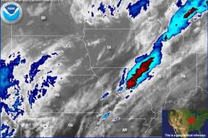 Облачный массив, вызвавший крайне редкое зимнее торнадо, пересекает Среднюю и Верхнюю долину реки Миссисипи. Архив http://wmo.scanex.com