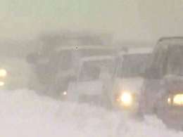 На Сахалине и Хабаровском крае бушует циклон - занесены дороги, нет связи с материком. Кадр телеканала НТВ