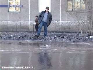 Резкое потепление привело к наводнению на улицах Красноярска. Фото: Вести.Ru