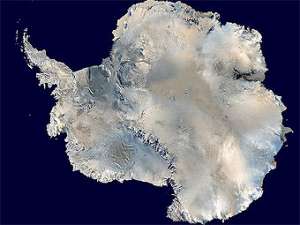 Вид на Антарктиду со спутника. Фото пользователя Davepape с сайта wikipedia.org