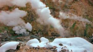 В кальдере вулкана Узон на Камчатке заработал новый гейзер. Фото: РИА Новости