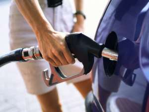 Заправка автомобиля некачественным топливом может привести к поломке Вашего авто. Фото с сайта http://turbo.ru/