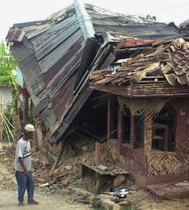 Последствия землетрясения в Индонезии.Фото REUTERS/Koran Sindo