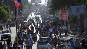 На улицах Порт-о-Пренса после землетрясений, потрясших Гаити. Фото: РИА Новости