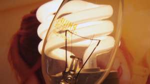 Бесконтрольная утилизация энергосберегающих ламп опасна для здоровья. Фото: РИА Новости