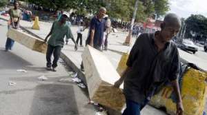 Жители Гаити борются с мародерами собственными силами. Фото: РИА Новости
