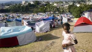 Оставшиеся после землетрясения на Гаити. Фото: РИА Новости