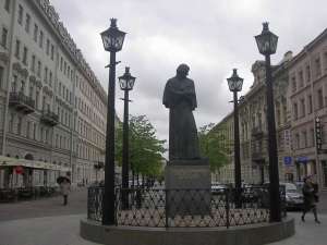 Памятник Н.В.Гоголю на Малой Конюшенной улице в Санкт-Петербурге. Фото: http://al-spbphoto.narod.ru