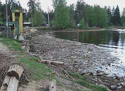 Мусор из реки Оредеж (Ленинградская область) уберут до конца мая. Фото: http://www.47news.ru