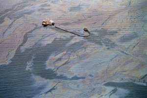 Нефтяное пятно в Мексиканском заливе. Фото: http://thefastertimes.com