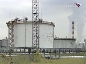 На нефтезаводе в Капотне вытекает водород. Фото: Вести.Ru