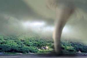 Природные аномалии: шторм и торнадо. Фото: http://www.vokrugsveta.ru