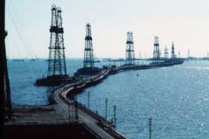 Нефтегазовое месторождение на Каспии. Фото: http://www.vestikavkaza.ru