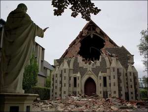 Собор видел землетрясения и пострашнее, но на этот раз не сдюжил. (Фото Getty Images.)