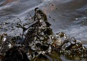 Под Херсоном в проливе Днепра обнаружен разлив нефтепродуктов. Фото: http://k.com.ua