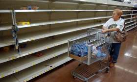 Пустые полки в магазинах. Фото: http://gzt.ru