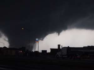 Чрезвычайное положение объявлено губернаторами американских штатов Алабама, Арканзас и Теннесси, где бушуют сильнейшие штормы и торнадо. Фото: http://www.myfoxatlanta.com