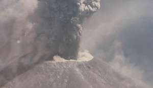 Вулкан Карымский выбросил столб пепла на высоту 3,5 км. Фото: http://ruvr.ru